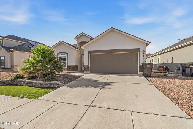 Building Photo - 13745 Lago Vista Ave