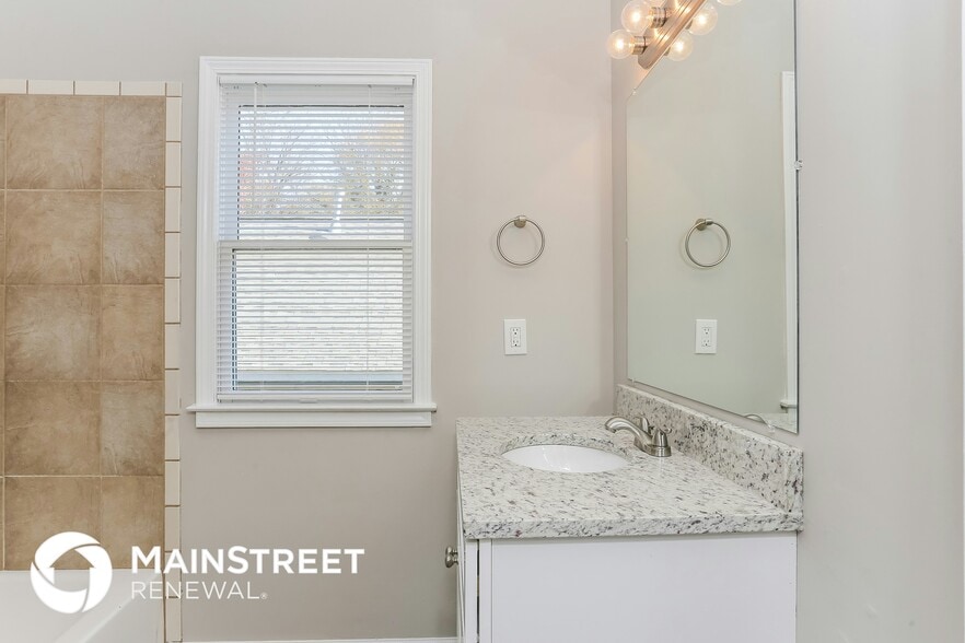 Building Photo - 1011 Parsons St SW