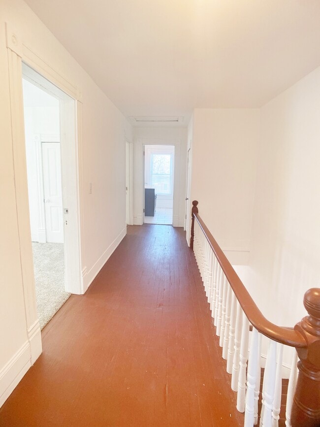 Building Photo - 307 Elm St