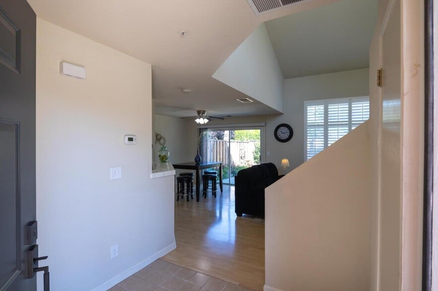 Building Photo - 15175 Via Corfinio