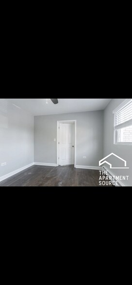 Building Photo - 1324 W Sherwin Ave