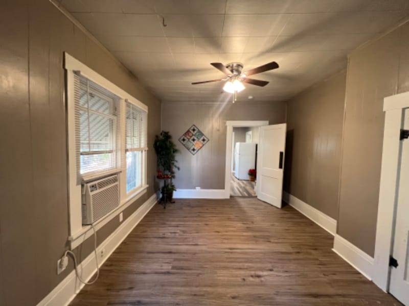 Building Photo - 521 W Ridgewood Ct