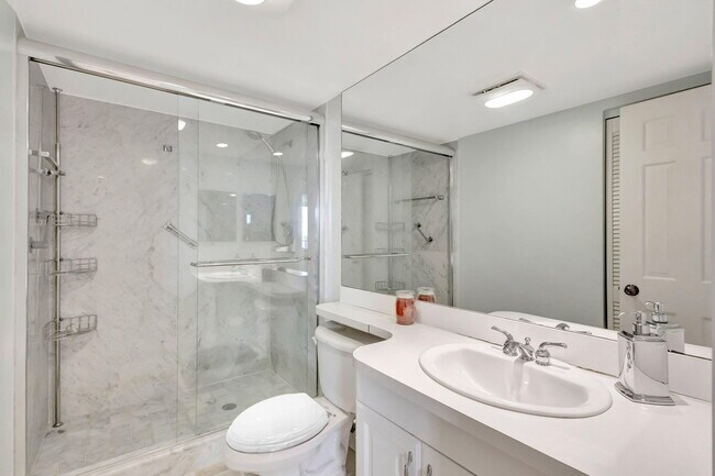 Building Photo - 400 S Beach Rd