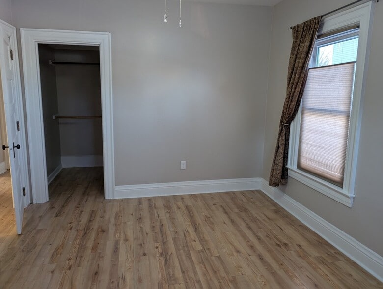 Building Photo - 5313 Broadway