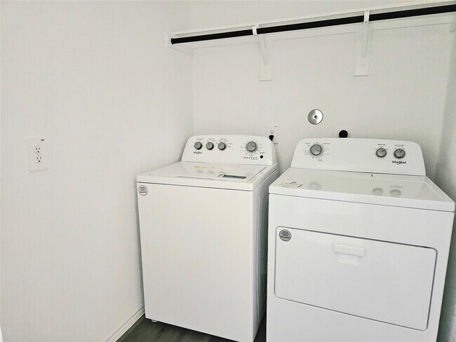 Building Photo - 5029 Almond Ter Dr
