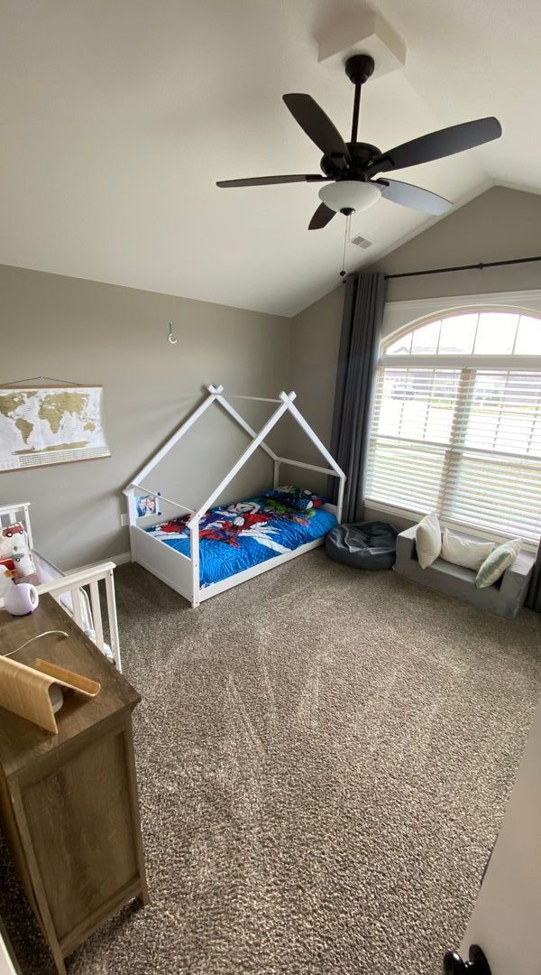 Building Photo - 3 bedroom 2 bathroom house with fenced in yard