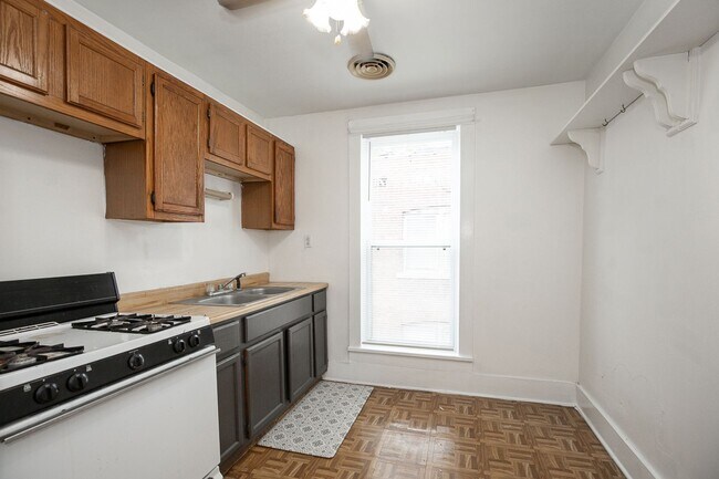 Building Photo - 1432 W 110th St