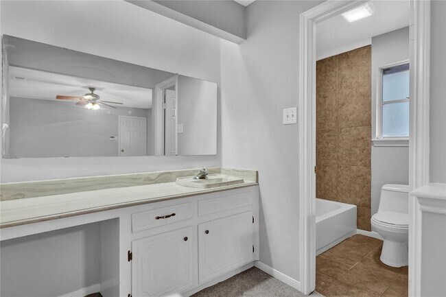Building Photo - 3022 Birch Creek Dr