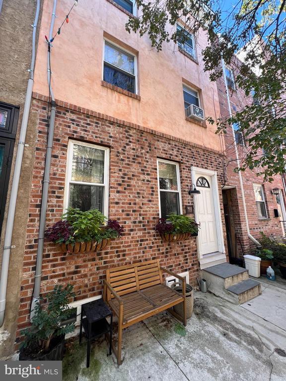 Primary Photo - 922 League St