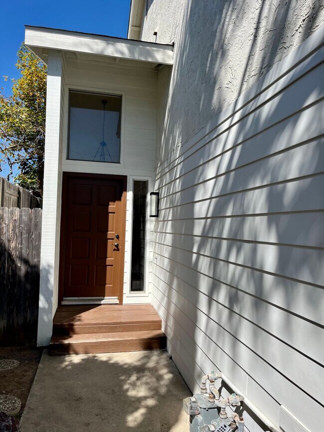 Building Photo - Encinitas Beach Townhome with Yard West of...