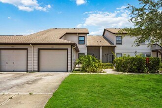 Building Photo - Seasonal or Annual 2 Bedroom, 2.5 Bathroom...