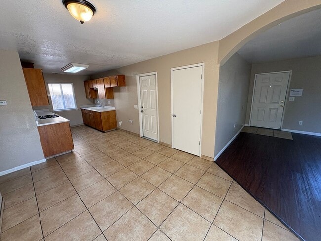 Building Photo - Charming Tulare home available now!