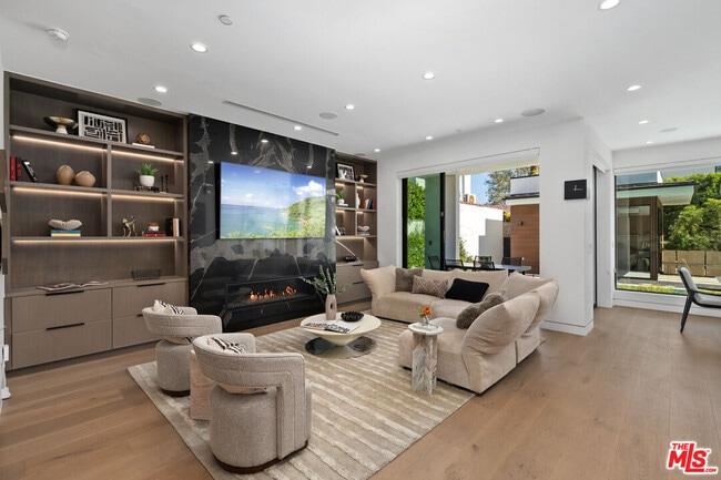 Building Photo - 714 N La Jolla Ave