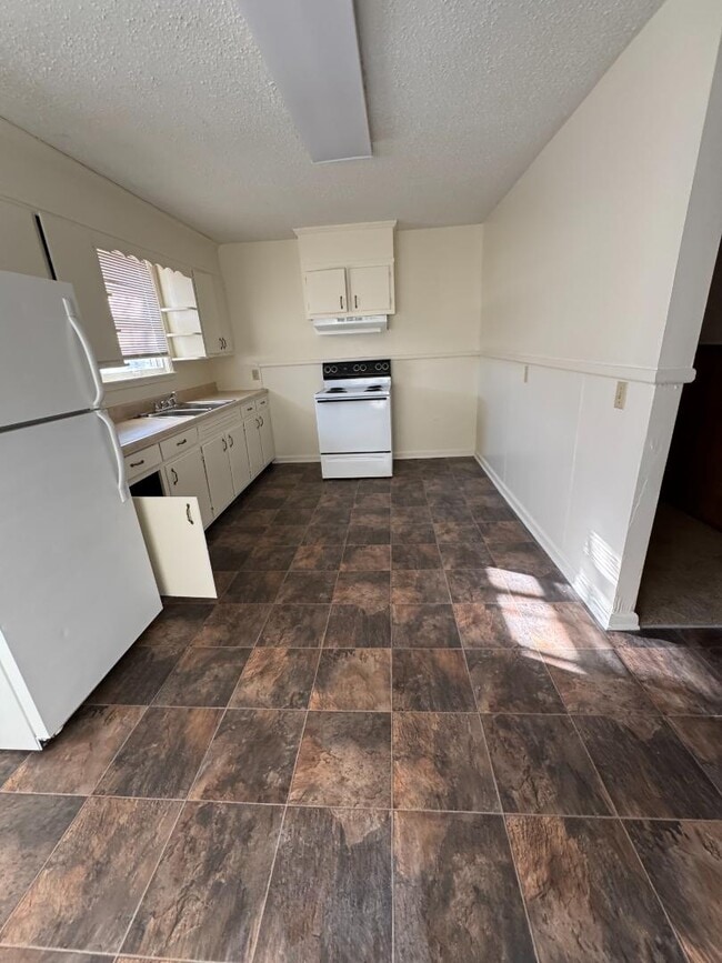 Building Photo - 420 Sam Houston Dr