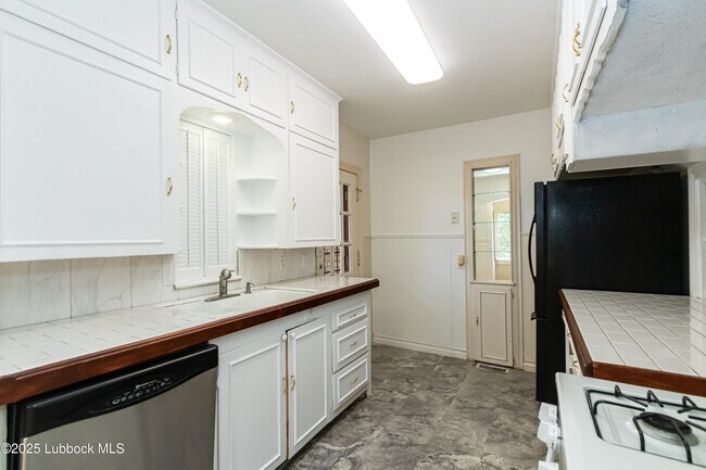 Building Photo - 2324 17th St