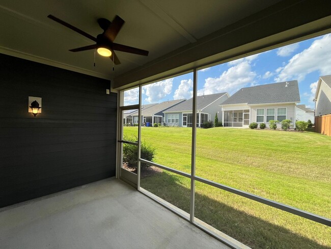 Building Photo - 1002 Greatland Rd