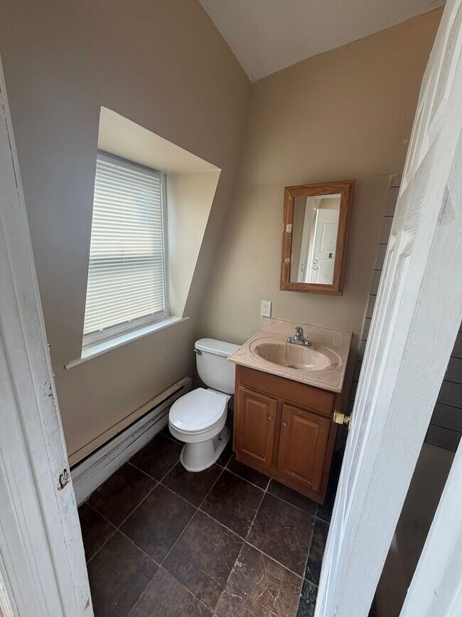 Building Photo - 219 N 9th St