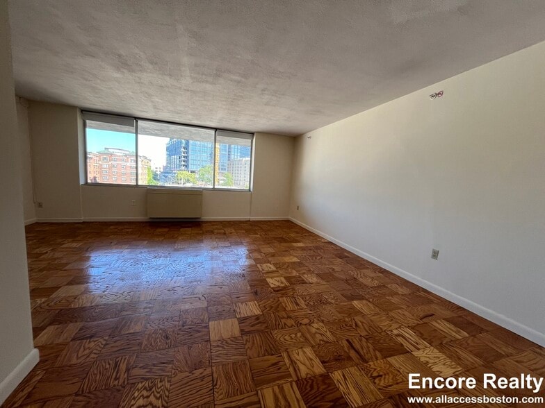 Building Photo - 16 Monmouth Ct