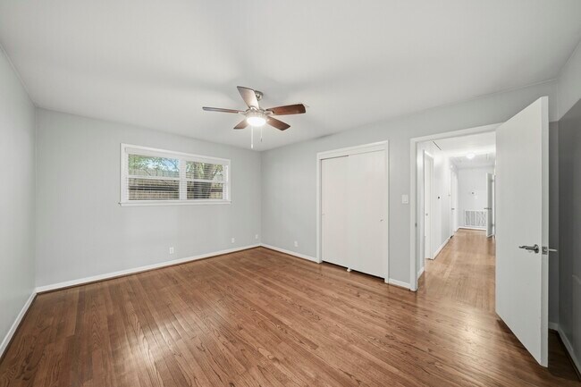 Building Photo - 4614 Hummingbird St