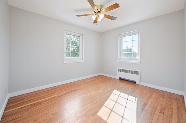 Building Photo - 32 St Paul St