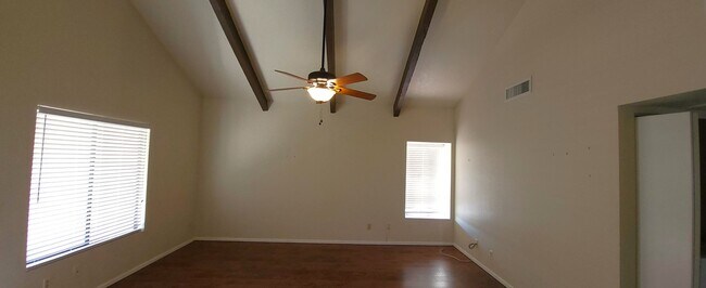 Building Photo - 1ST FULL MONTHS RENT FREE!!! AFFORDABLE UNIT IN NORTH PHOENIX!!!