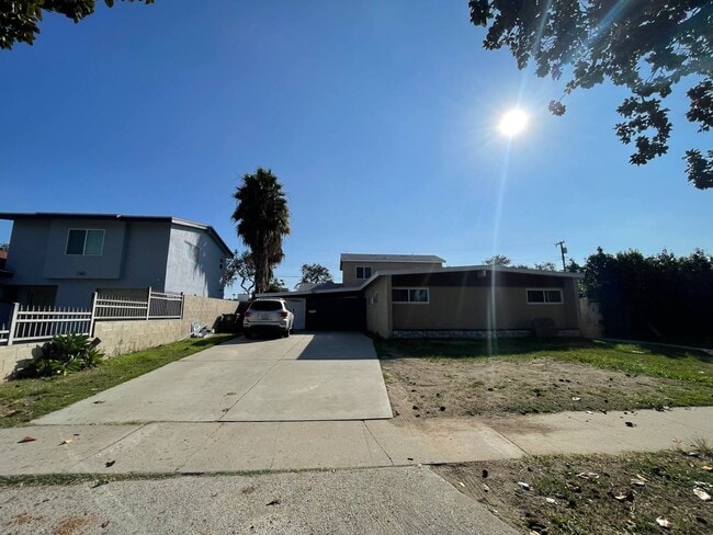 Building Photo - 540 W Elm Ave