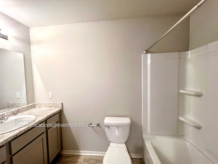 Building Photo - 1137 Santa Fe Trl