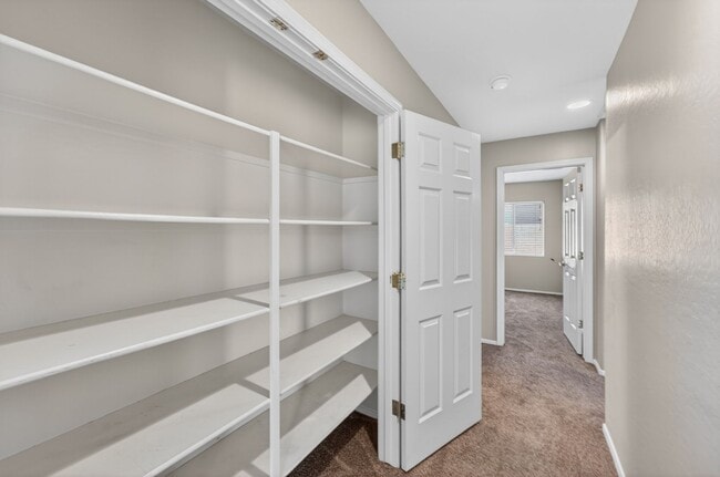 Building Photo - Spacious Gilbert Corner Lot Rental with 4 Bedrooms, Vaulted Ceilings & Private Backyard Retreat