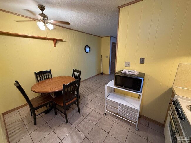 Building Photo - 1469 E Johnson Ave