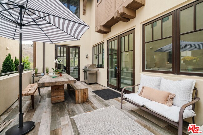 Building Photo - 13065 Bluff Creek Dr