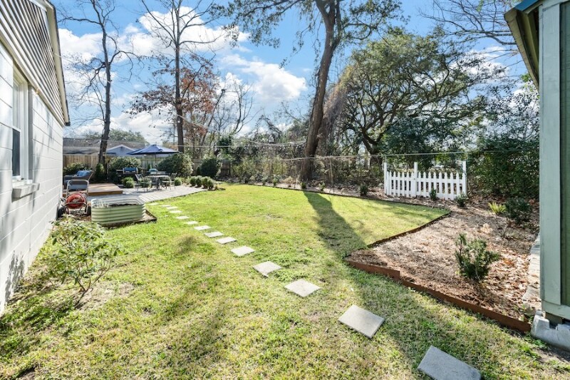 Building Photo - 1 Paula Dr