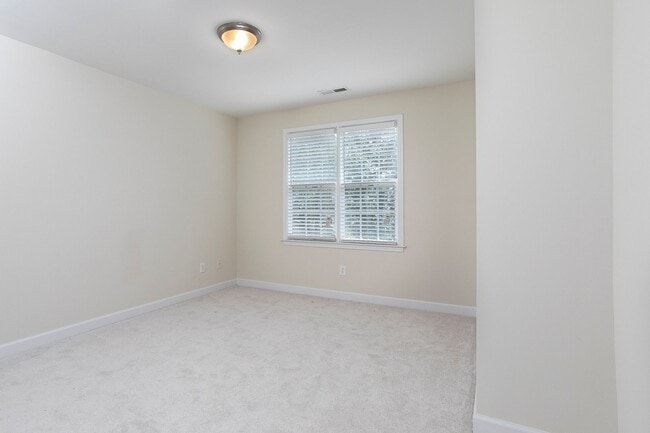 Building Photo - 813 Saratoga Dr