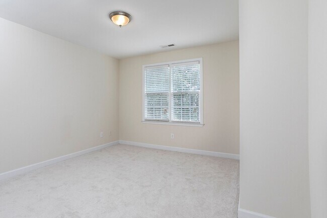 Building Photo - Beautiful 3 Bedroom/ 2.5 Bath Townhome in Northern Durham! Available Now!
