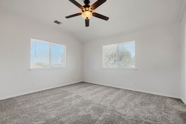 Building Photo - 5635 Midcrown Dr