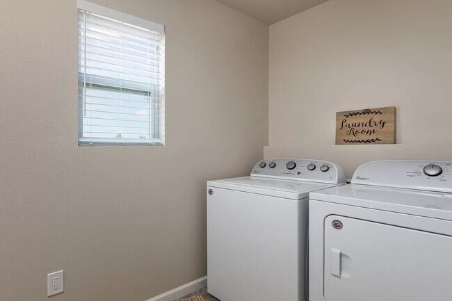 Building Photo - Large Newer Colonial for Lease in Fowlerville Schools