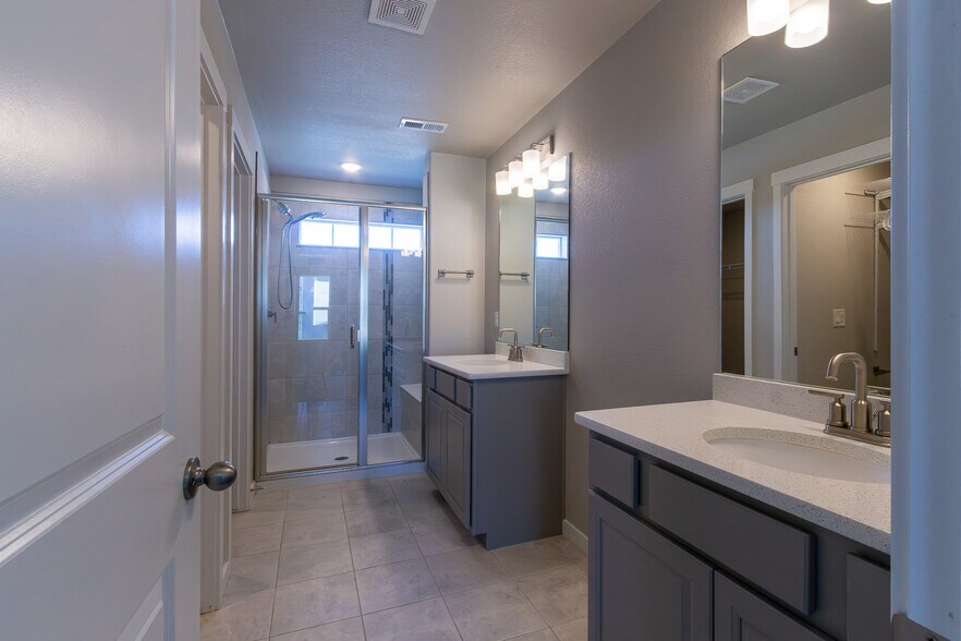 Building Photo - 8136 Lookout Ct