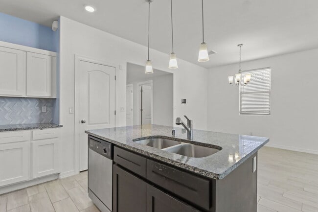 Building Photo - 4-Bed, 3.5-Bath Home in 79928