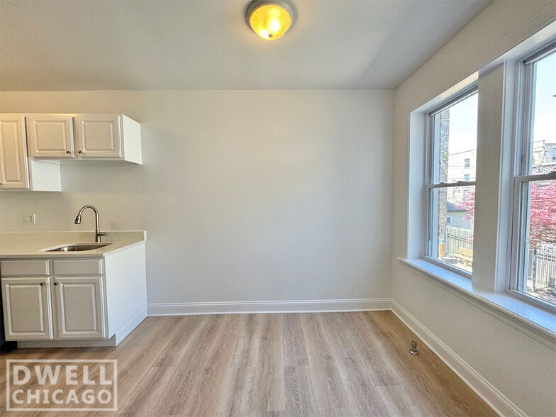 Building Photo - 2606 N Kimball Ave