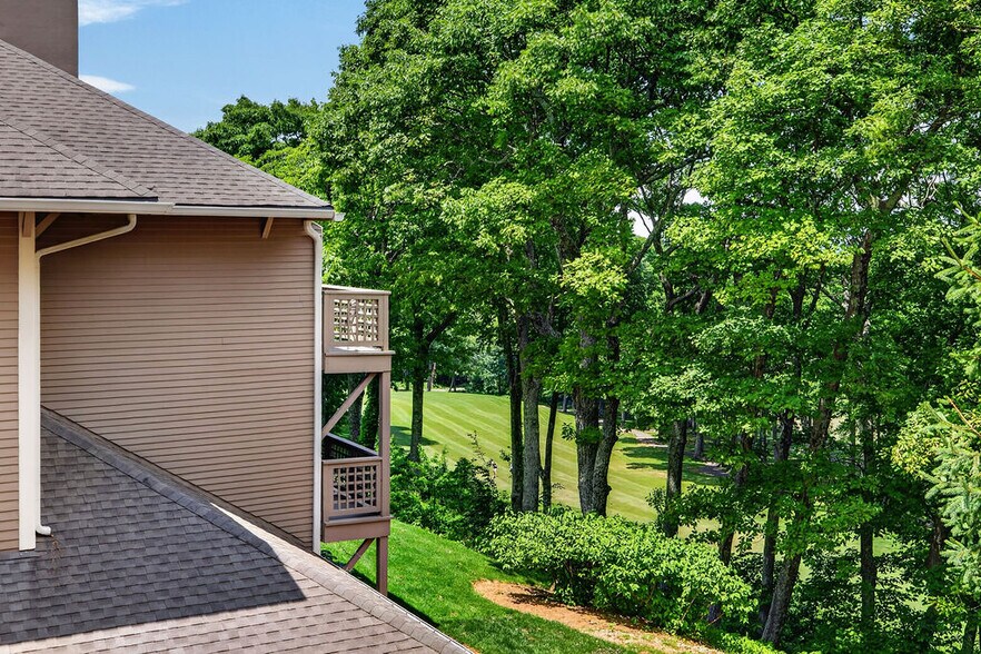 Building Photo - 2074 Stone Ridge
