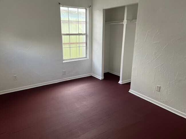 Building Photo - 1306 Scarborough Ln