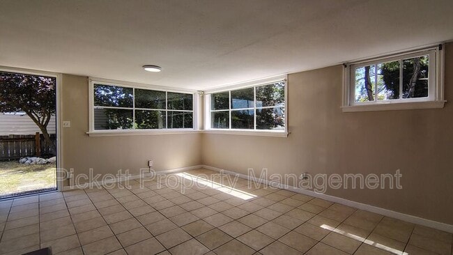 Building Photo - 4121 W D St
