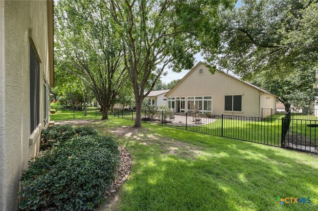 Building Photo - 113 Bluebell Dr
