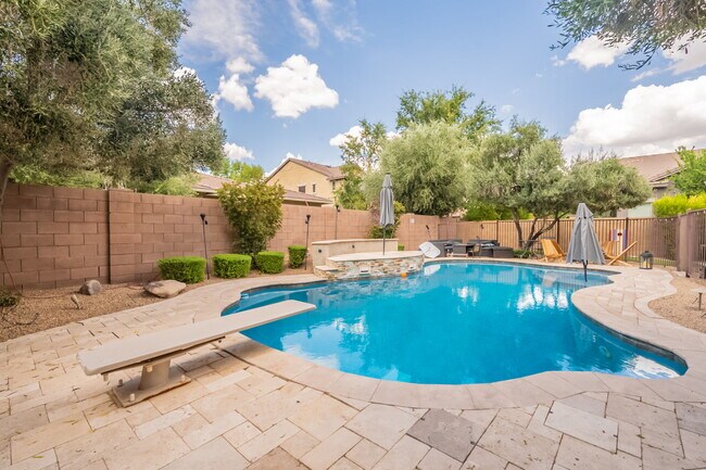 Building Photo - 3852 E Comstock Dr