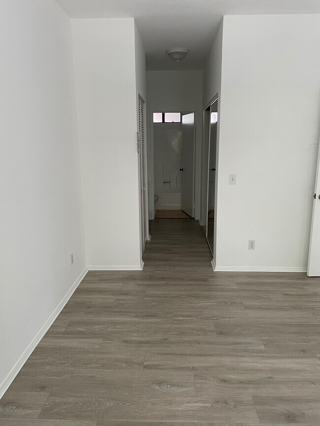 Building Photo - 11247 La Maida St