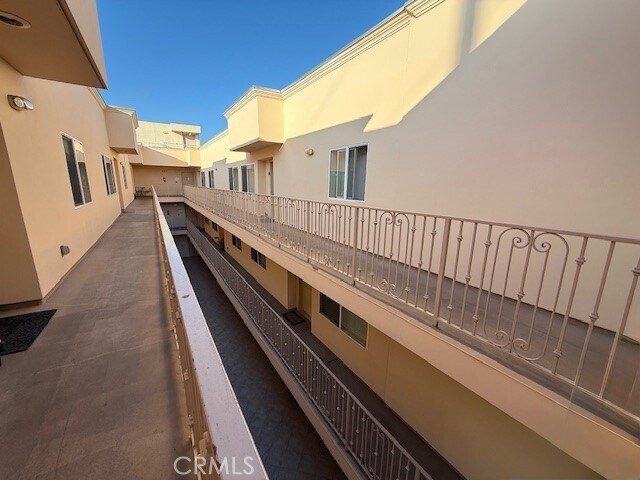 Building Photo - 13525 Vanowen St