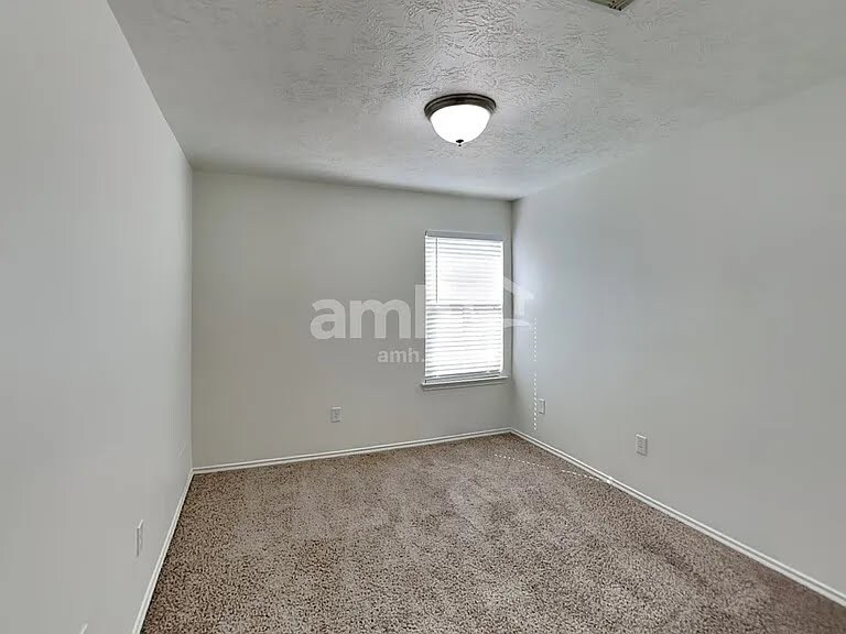 Building Photo - 18475 Sunrise Pines Dr