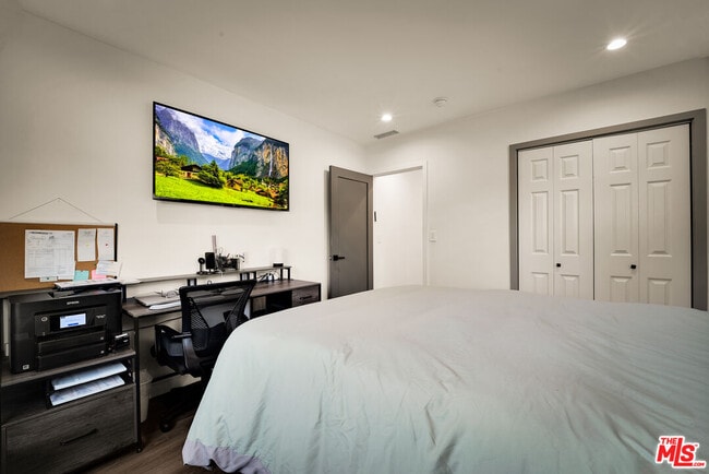 Building Photo - 12827 Sylvan St