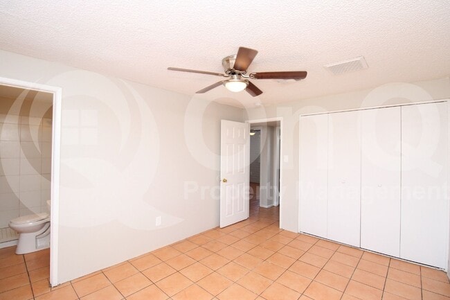 Building Photo - 8128 W Earll Dr
