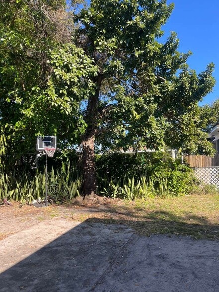 Building Photo - 1219 NW 40th St