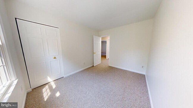 Building Photo - 5739 Oakshore Ct